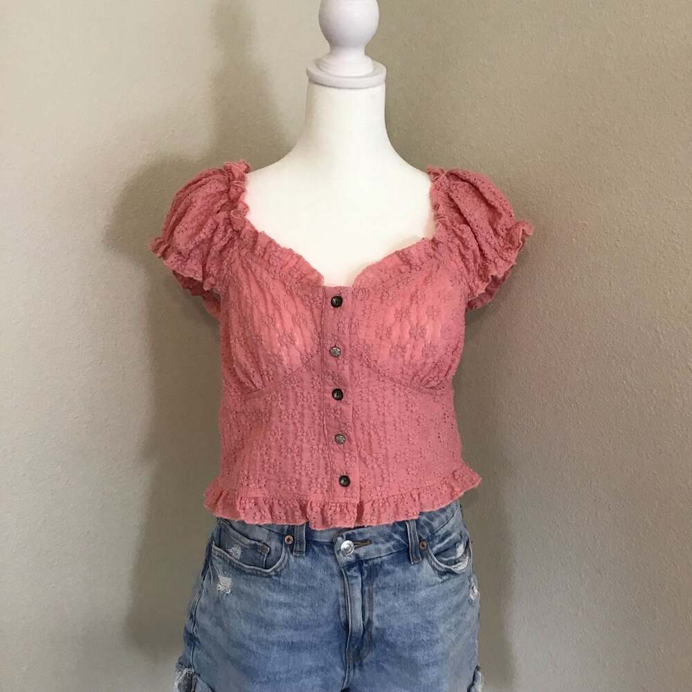 POL In Fair Verona Button Front Crop Eyelet Textured Ruffle Top Pink Small - Picture 2 of 10